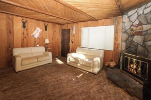 Living area - Cubs Nest (Sugarloaf)