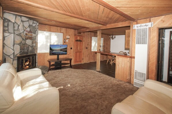 Living area - Cubs Nest (Sugarloaf)