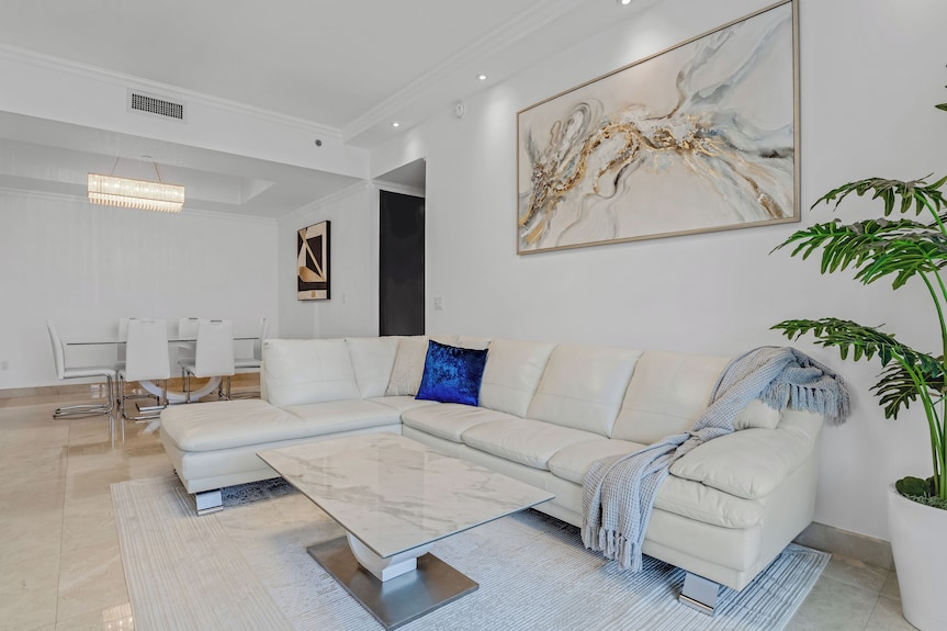 Oceanfront Luxury Escape With Pool, Sunset Views, And Modern Coastal Style - Sunny Isles Beach, FL