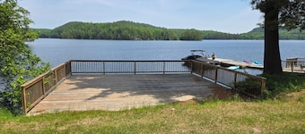 Vacation on beautiful Haliburton Lake!!