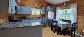 Charming 2-bedroom cottage in lovely North Haven Maine with AC