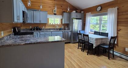 Charming 2-bedroom cottage in lovely North Haven Maine with AC