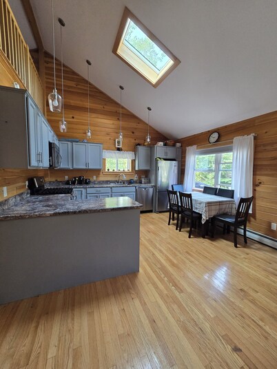 Charming 2-bedroom cottage in lovely North Haven Maine with AC