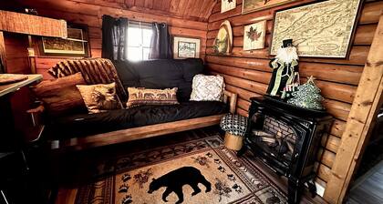 The Raven tiny log cabin in The Forest