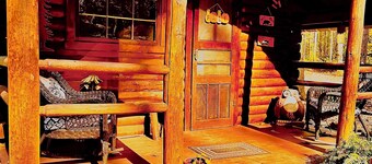 The Raven tiny log cabin in The Forest
