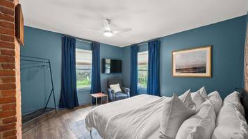 House, Multiple Beds, Patio, Garden View (983 Gustavus Ln) | 2 bedrooms, individually decorated, individually furnished, bed sheets