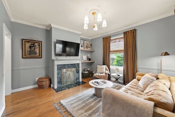 The Gustavus House - For 4!