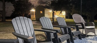 Gruenfelden Farms-1860's restored farmhouse- hilltop views; 10 min to Round Top;