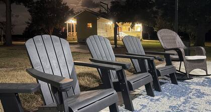 Gruenfelden Farms-1860's restored farmhouse- hilltop views; 10 min to Round Top;