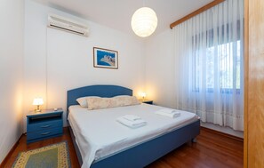 3 chambres, fer et planche à repasser, Wi-Fi gratuit, draps fournis