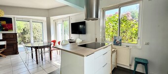 Maison lumineuse avec jardin à 50m de la mer