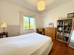 3 bedrooms, iron/ironing board, WiFi