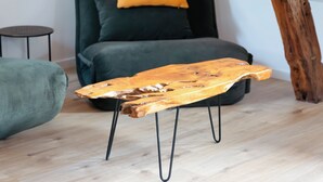 A modern living room with a unique wooden coffee table, a sofa, and a green accent chair. - Eveil 4 : le refuge lumière sous les toits de Rouen (Rouen)
