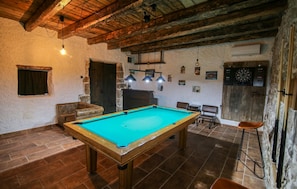 Games room - Amazing home in Gornje Rastane with sauna (Gornje Rastane)