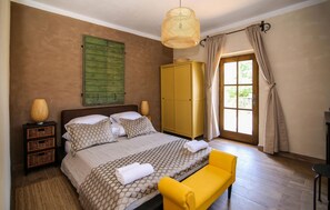 4 bedrooms, iron/ironing board, travel cot, free WiFi - Amazing home in Gornje Rastane with sauna (Gornje Rastane)