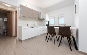 Fridge, oven, dishwasher, cookware/dishes/utensils