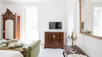 1 bedroom, in-room safe, desk, iron/ironing board