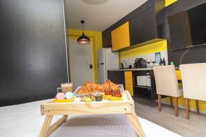 Egyptian cotton sheets, premium bedding, down comforters, pillowtop beds