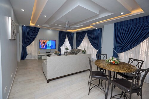 The Lodge at Seasons 52 - A serene 2-bedroom condo with AC in charming community