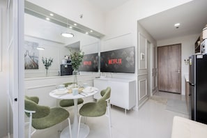 Apartamento, 1 habitación, accesible para personas con discapacidad, balcón | Comedor