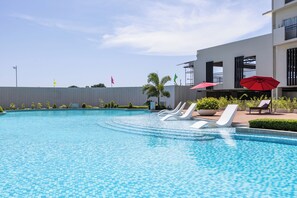 Appart'hôtel, 1 chambre, accessible aux personnes à mobilité réduite, balcon | Piscine | Piscine extérieure