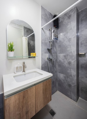 Condo, 1 Bedroom, Accessible, Balcony | Bathroom