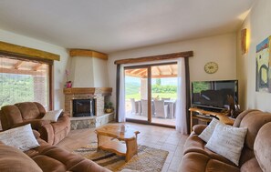 TV, fireplace, DVD player, stereo - Stunning home in Pazin (Pazin)