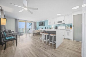 Interior - Beautiful Beachfront condo (Hauula)