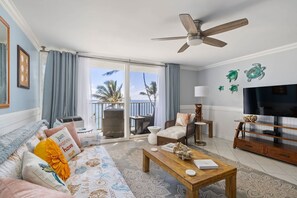 TV, offices - NEW! Beachfront Condo & Amazing Views (Hauula)