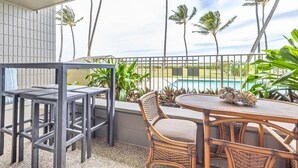 Outdoor dining - Beachfront Condo Steps to Beach & Pool (Hauula)