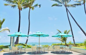 Outdoor dining - Beachfront Condo Steps to Beach & Pool (Hauula)