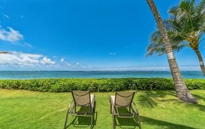 Property grounds - Beachfront Condo with Amazing Views (Hauula)
