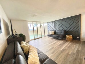 テレビ、書斎 / ワークスペース