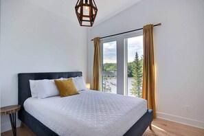 6 bedrooms, in-room safe, desk, iron/ironing board