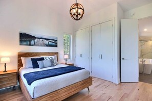 6 Schlafzimmer, Zimmersafe, Schreibtisch, Bügeleisen/Bügelbrett