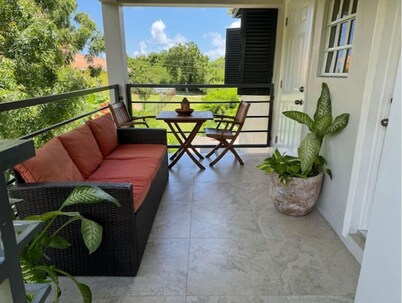 Seascape Modern Apt Near Airport