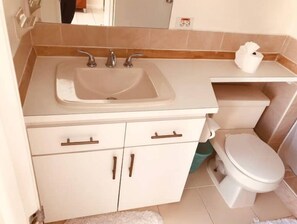 Hårtørrer, håndklæder, Sæbe, Toiletpapir