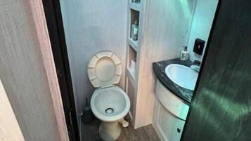 Dusch, hÄrtork, handdukar och tvÄl