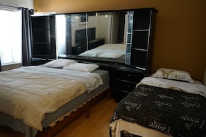 5 bedrooms, iron/ironing board, WiFi, bed sheets