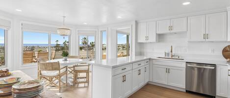 Micro-ondes, four, plaque de cuisson, lave-vaisselle