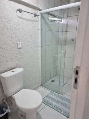 Dusche, Handtücher, Seife, Toilettenpapier