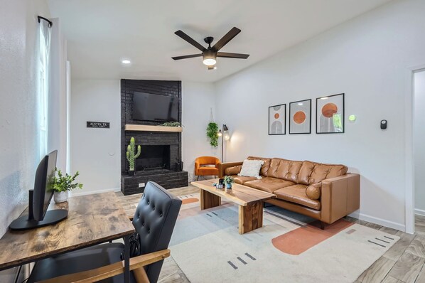 Smart TV, fireplace