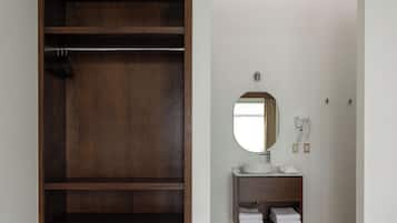 Dusche, kostenlose Toilettenartikel, Seife, Shampoo