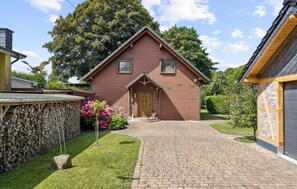 المنشأ ة من الخارج