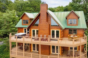 Front of property - Big Bear Lodge by Avantstay Smoky Mountain Views, Hot Tub, Theater & Game Room (Sevierville)