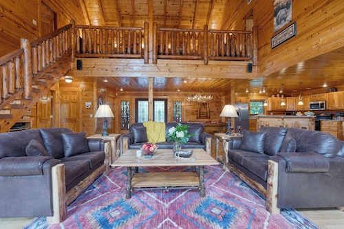 Sleeps 26, 2 Homes Theater Room, Game Room, Hot Tub, Smoky Mountain Views