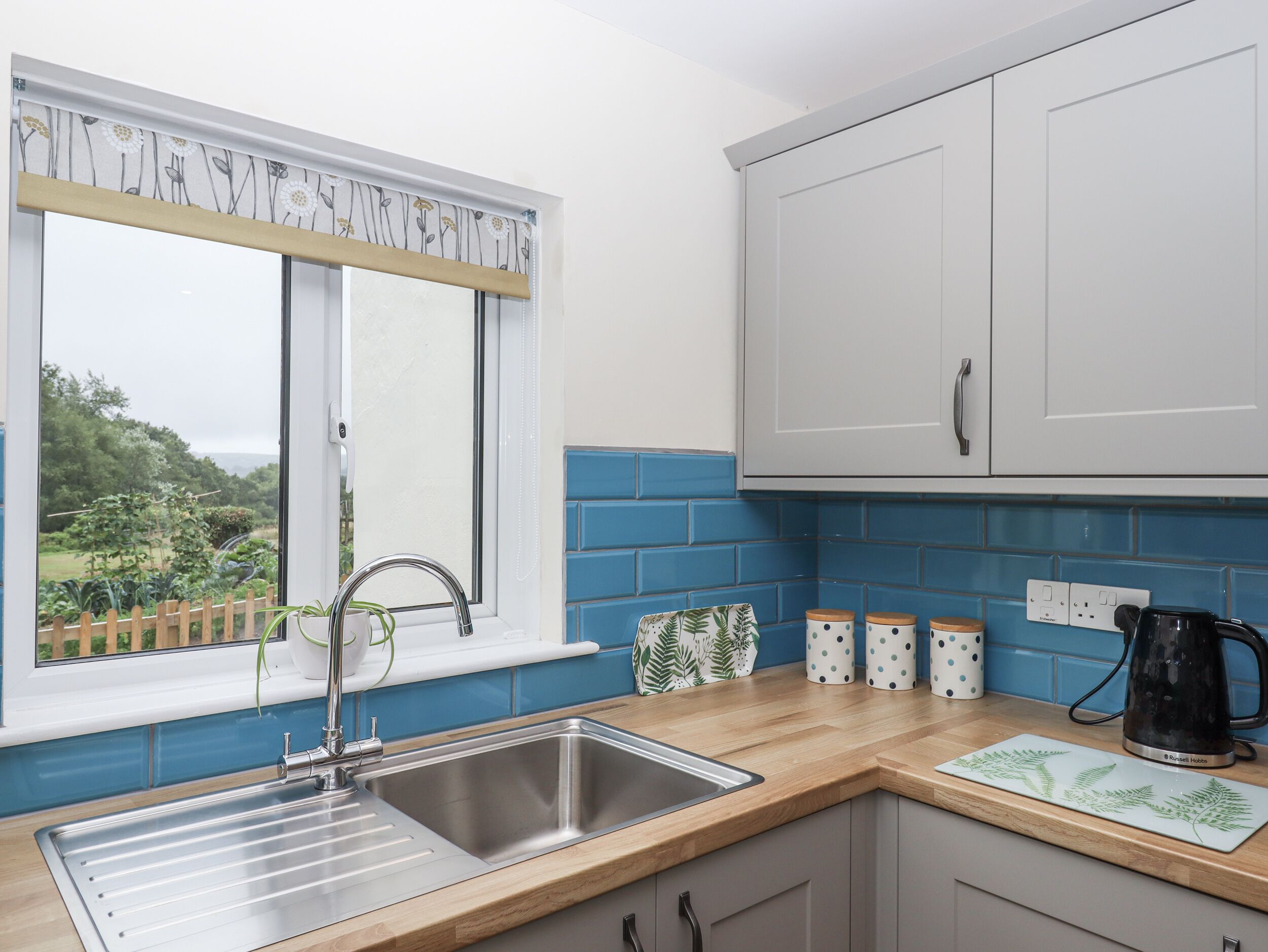 Dishwasher, cookware/dishes/utensils