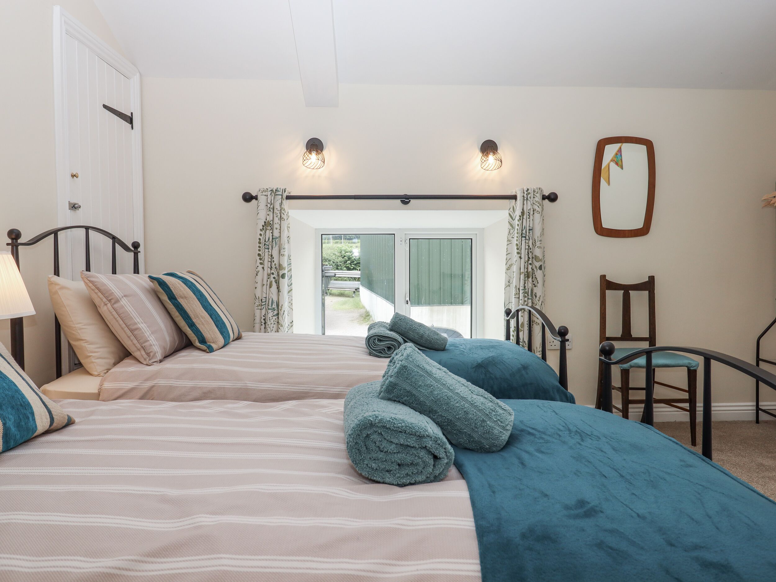 2 habitaciones, decoración personalizada y muebles diferentes 