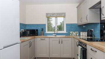 Dishwasher, cookware/dishes/utensils