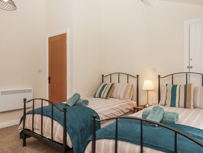 2 habitaciones, decoración personalizada y muebles diferentes